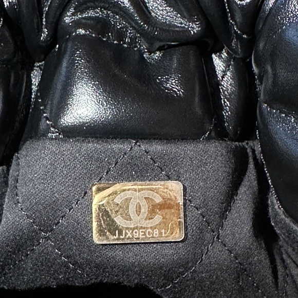 Shiny Calfskin Quilted Pearl CC Chain Mini Chanel 22 Black - Picture 3 of 6